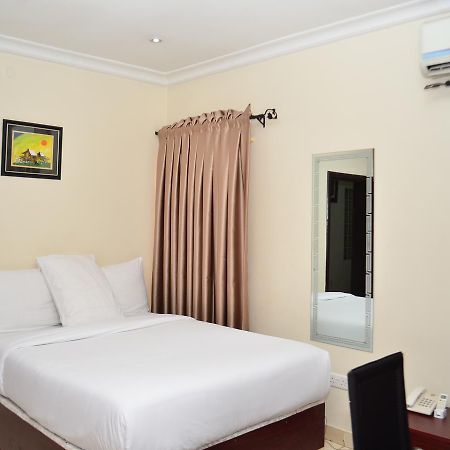 De Rigg Place - Alaka Estate, Surulere لاغوس المظهر الخارجي الصورة